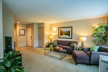 The park apartments ceramic tile entryway